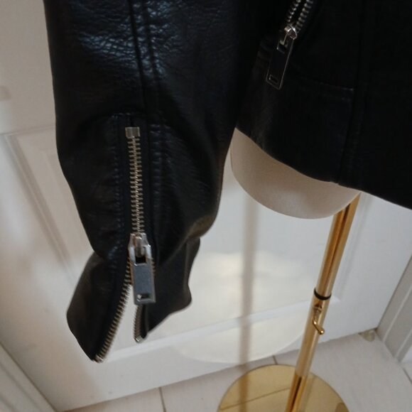H&M Faux Leather Jacket Women’s Size 8 Black Moto Biker Zip Pockets - Picture 4 of 7